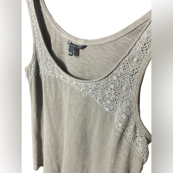 Banana Republic Fancy Slub Cotton Modal Tank with upper lace detail Womens Large - Picture 3 of 13